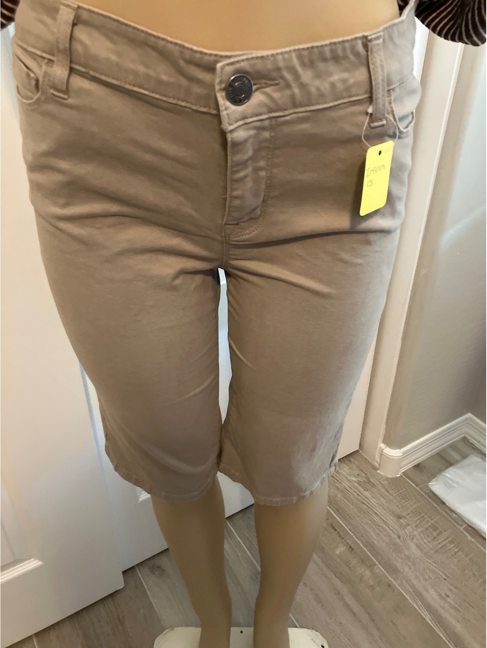 Pre-Loved Buffalo David Bitton Woman’s Casual Khaki Shorts